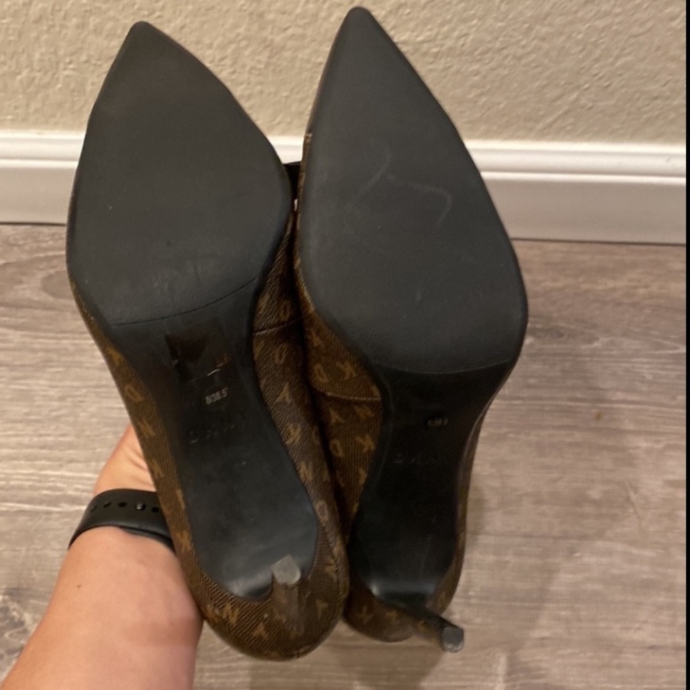 EUC DKNY Pointed Toe With Logo Heels, Size 8 / 38.5 Euro Brown with bow - Picture 12 of 14